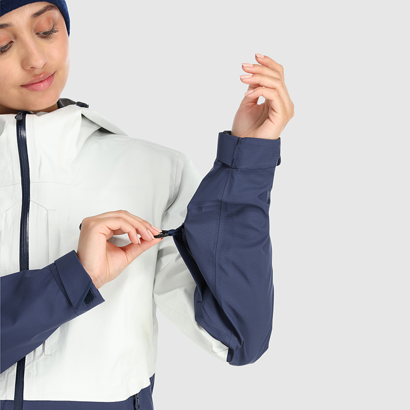 00 :: Pit Zips / Easily vent out excess heat buildup without needing to remove your jacket completely.