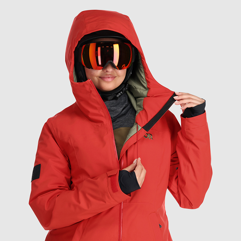 00 :: Hood Drawcord / Seal out weather and hold in warmth when you cinch up your hood's drawcord.