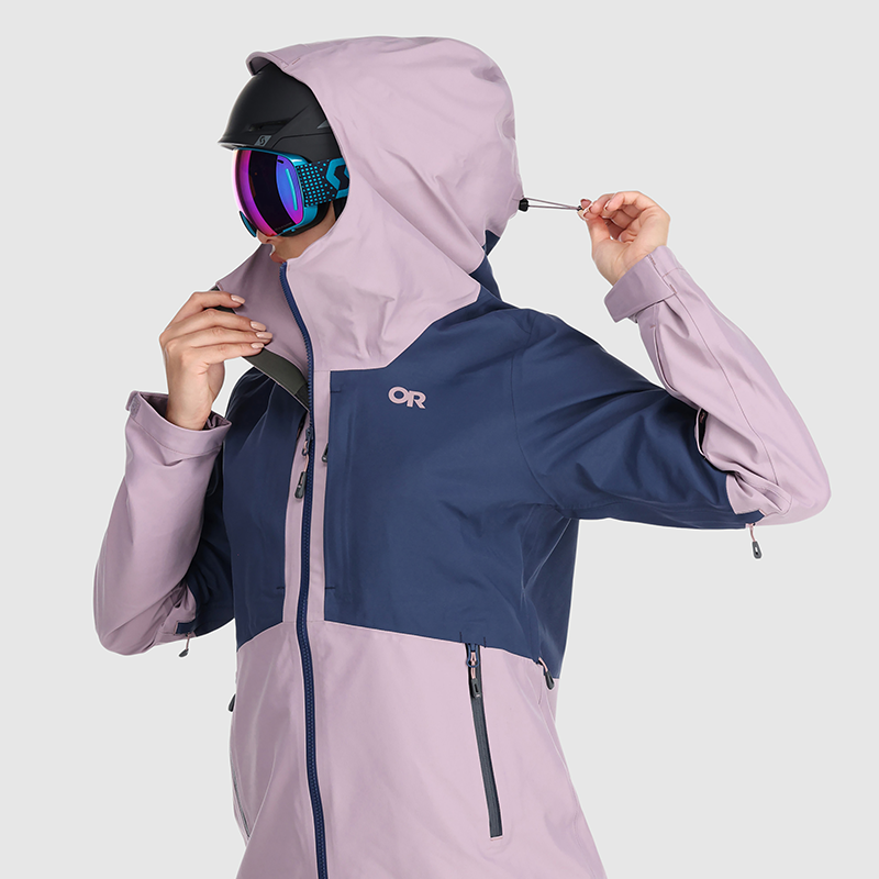 00 :: Adjustable Hood / Easily cinch your excess hood fabric for a customizable fit with or without helmet.