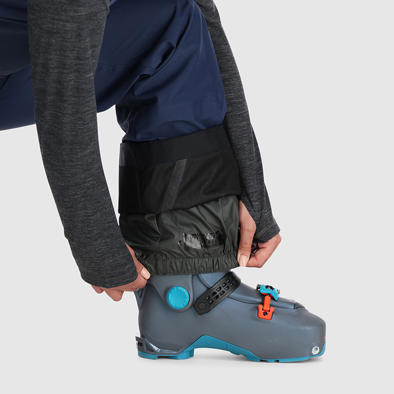 00 :: Snow Gaiter  / Keep snow out of your boots and pant legs with these built-in durable, stretchy snow gaiters.