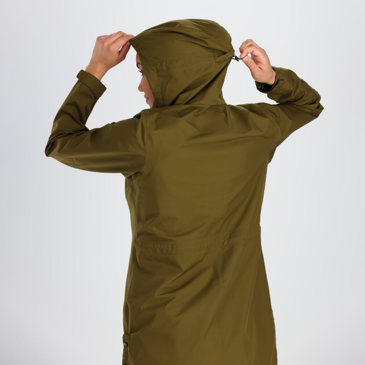 00 :: Hood Lock / Easily cinch your excess hood fabric for a customizable fit with or without helmet.