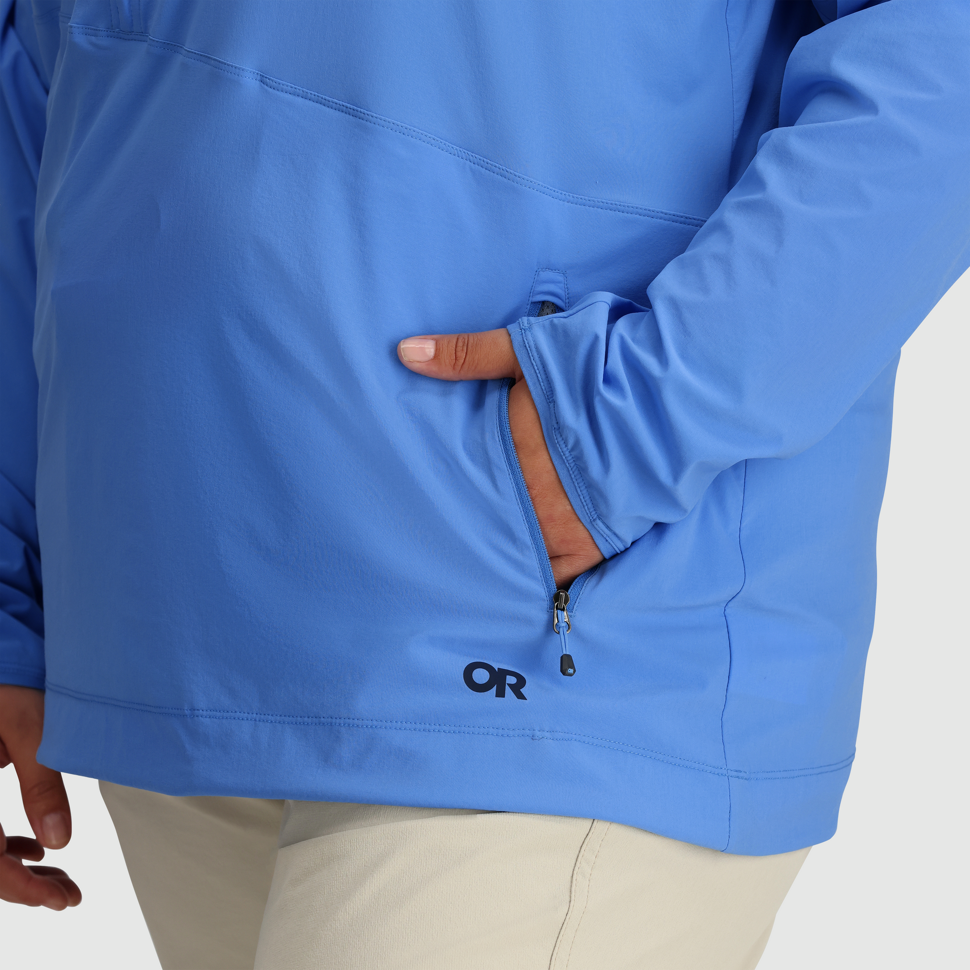 B3 :: Front Pocket / Keep your essential items close at hand with this easily-accessible pocket.