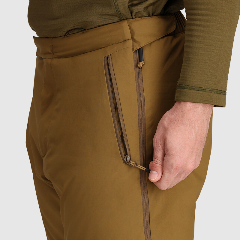 B2 :: Front Zip Pocket / Keep your essential items close at hand with this easily-accessible pocket.