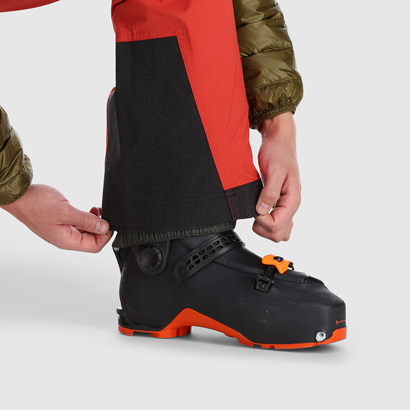 00 :: Scuff Guard / Reinforced for exceptional durability against crampon punctures, rocks, ice, and other debris that might threaten to tear your pant legs.