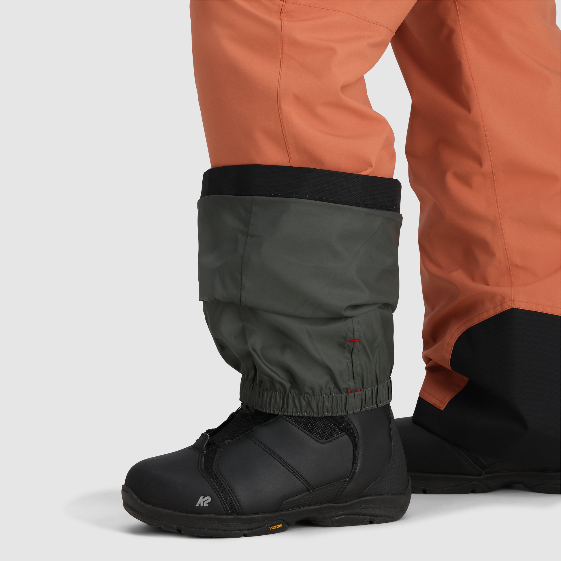 B2 :: Snow Gaiter / Keep snow out of your boots and pant legs with these built-in durable, stretchy snow gaiters.