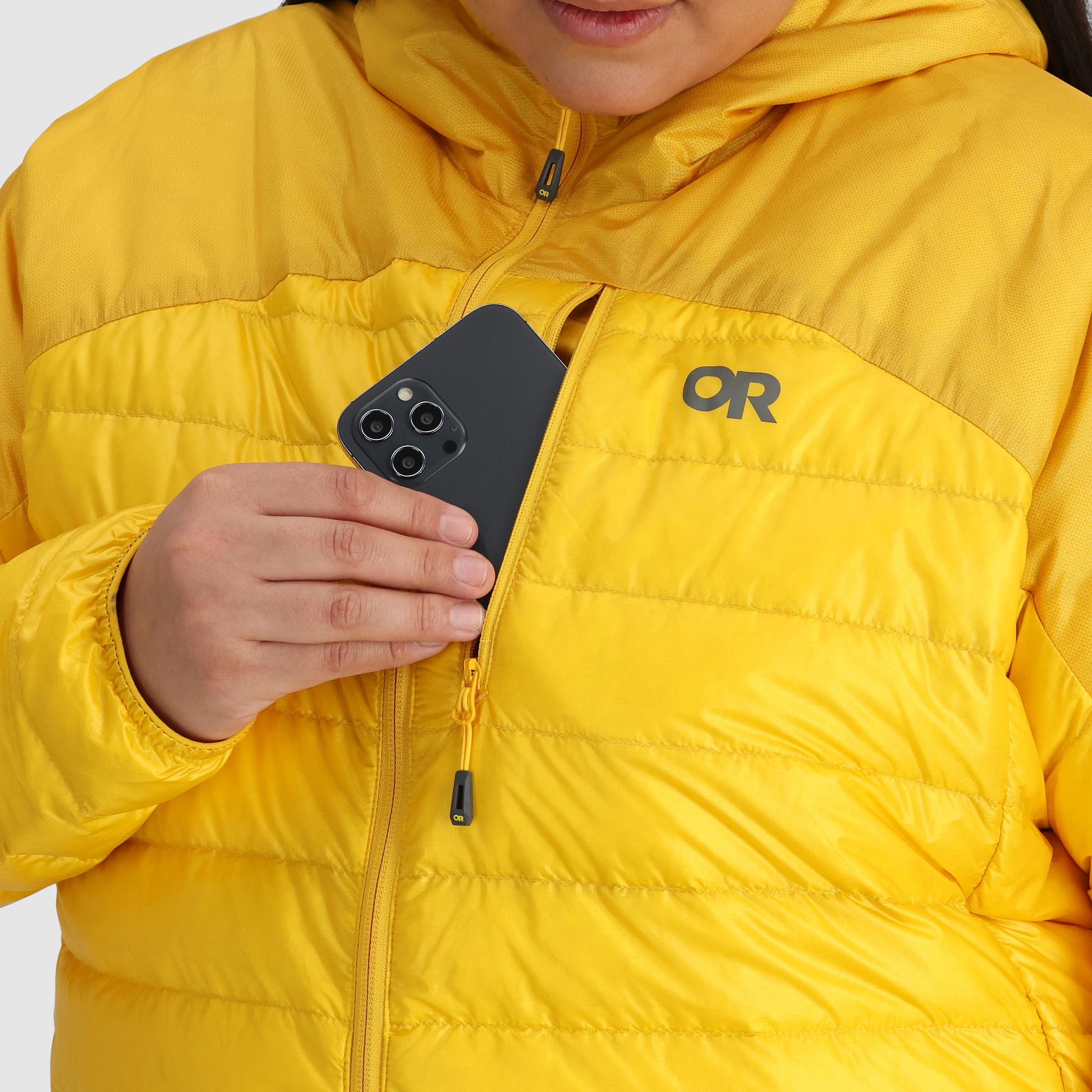 B2 :: Exterior Chest Pocket / Quickly access your phone, snacks, and other stored valuables in this quick-zip pocket.