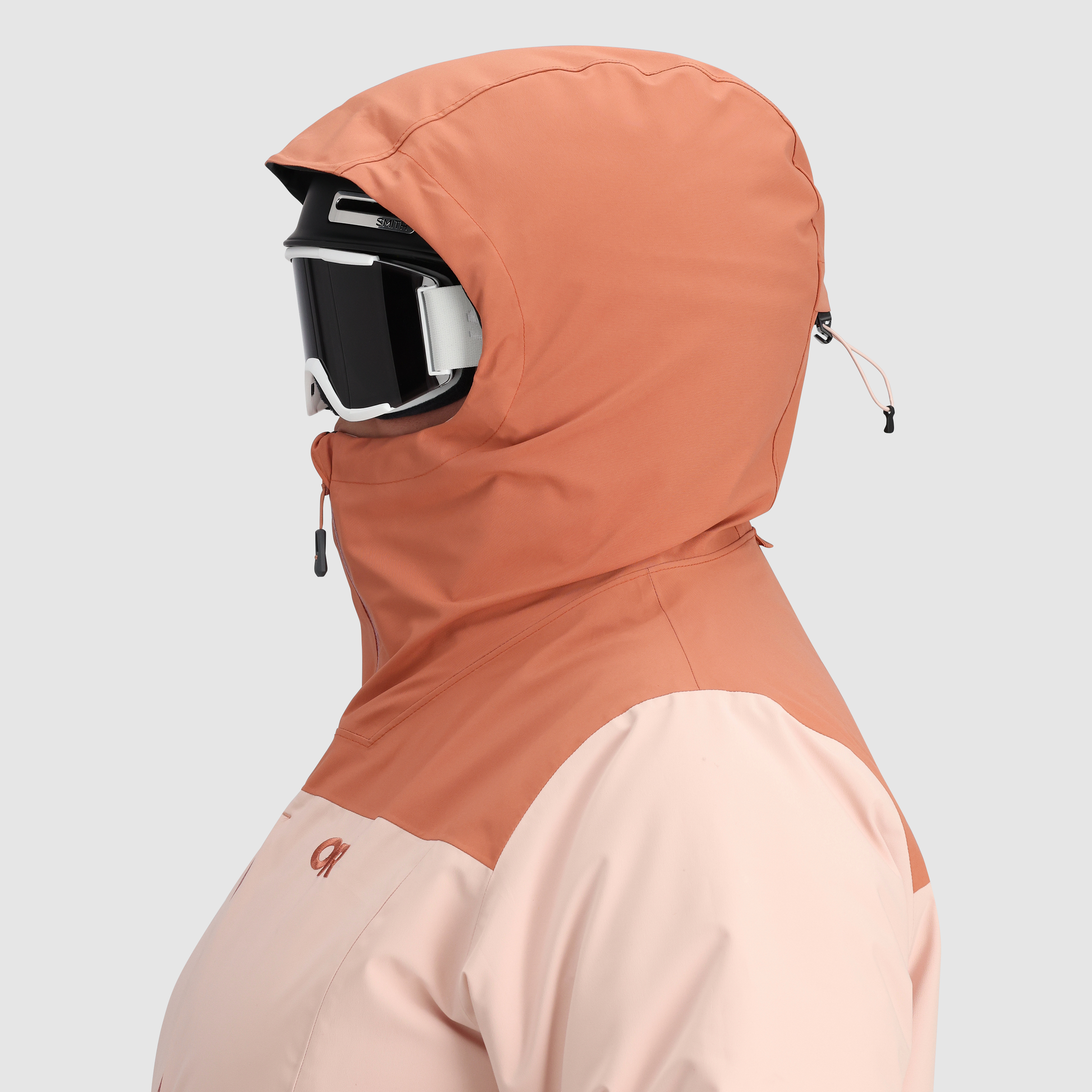 B7 :: Helmet Compatible / This hood is compatible with most helmet sizes, fitting over a skiing, biking, or climbing helmet.