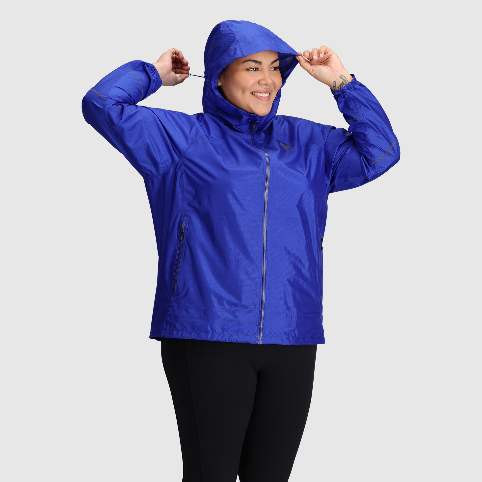 B4 :: Hood / Hold in warmth and keep out weather with this essential hood.