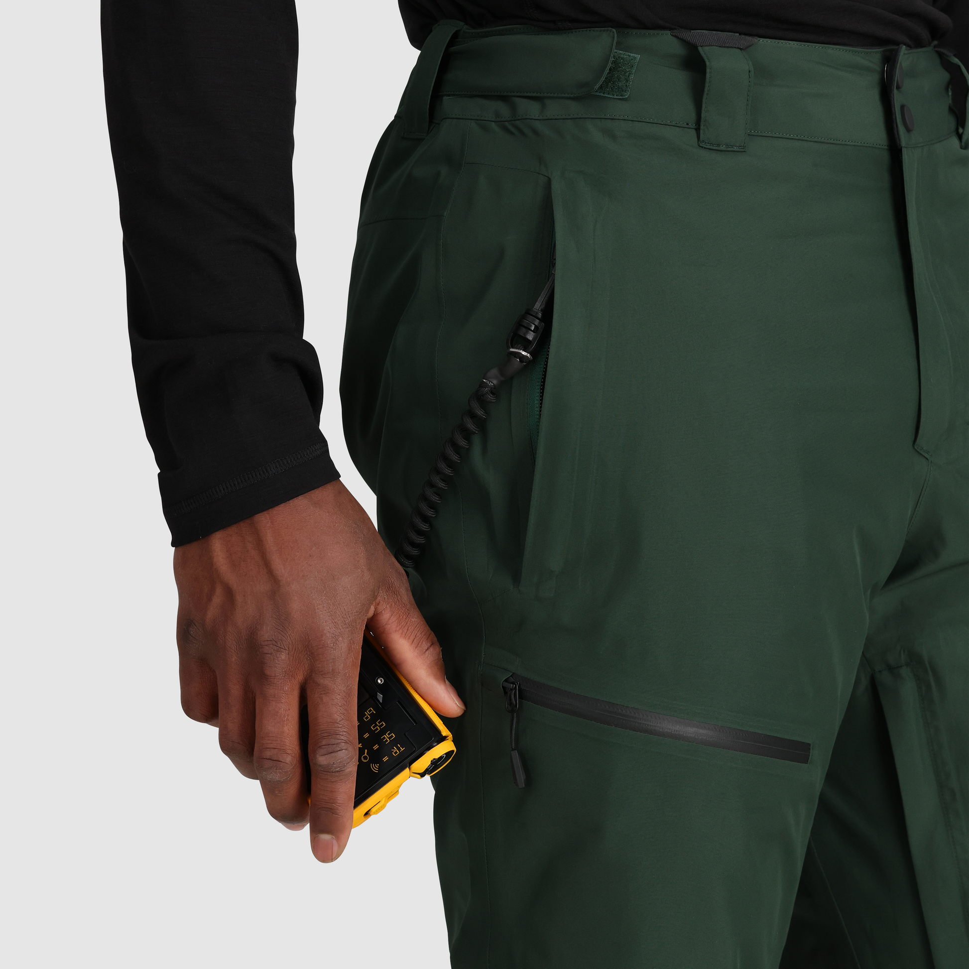 B5 :: Beacon Pocket / Keep your avalanche beacon secure with this specially-designed pocket for comfort, closeness, and safety.